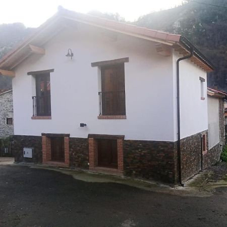 Casa Rural Gueilones, Parque Natural De Ponga Sobrefoz 외부 사진